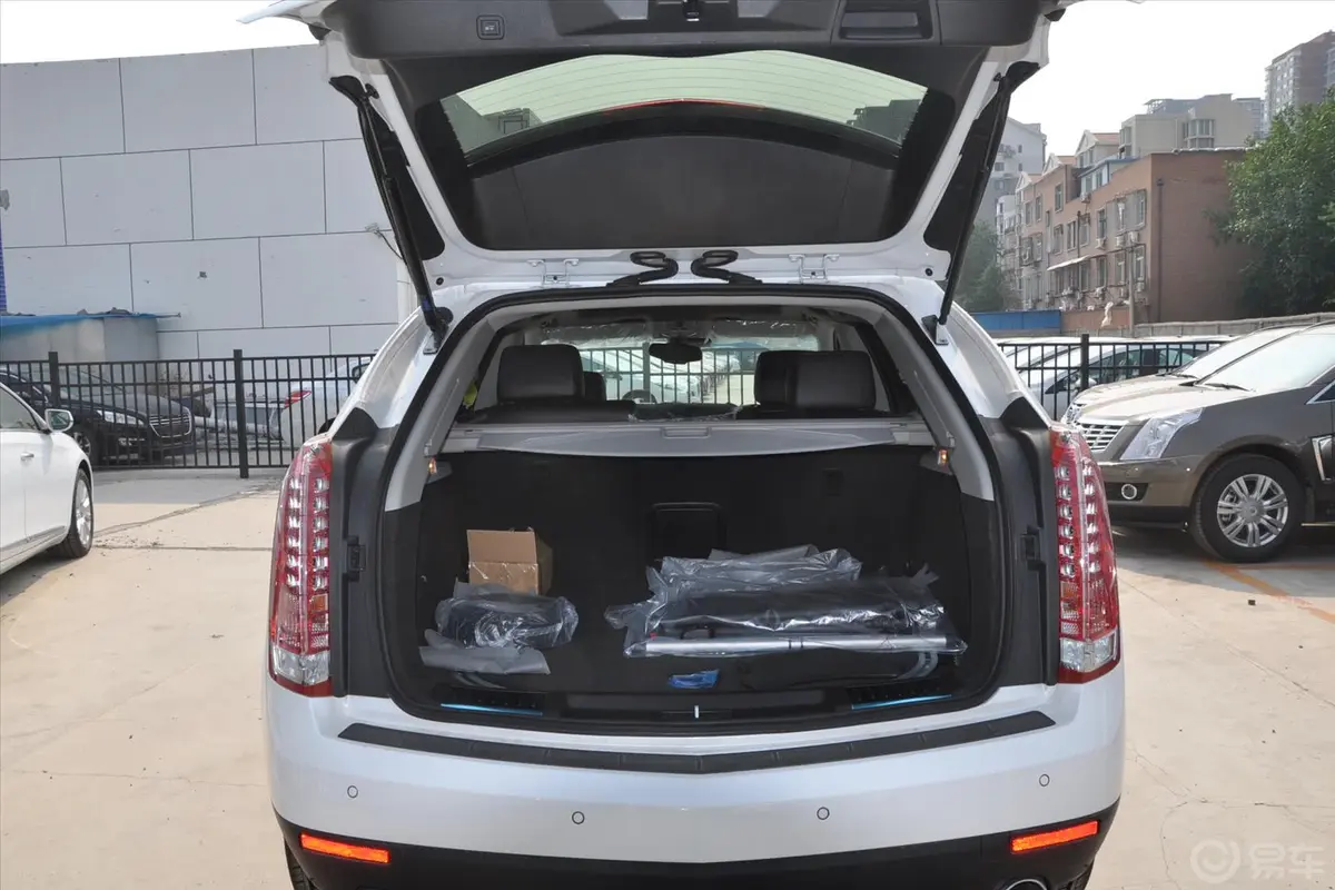 凯迪拉克SRX3.6L 手自一体 旗舰型行李箱空间