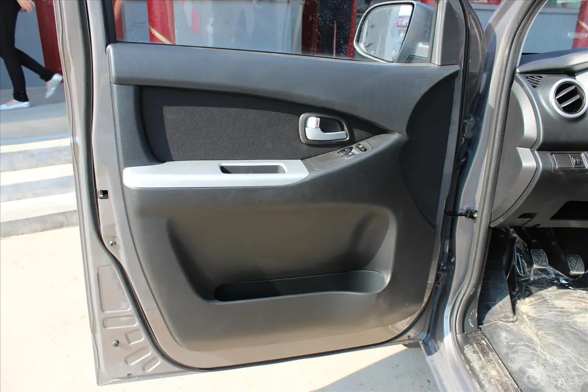 欧诺S1.3L 手动 基本版驾驶员侧车门内门板