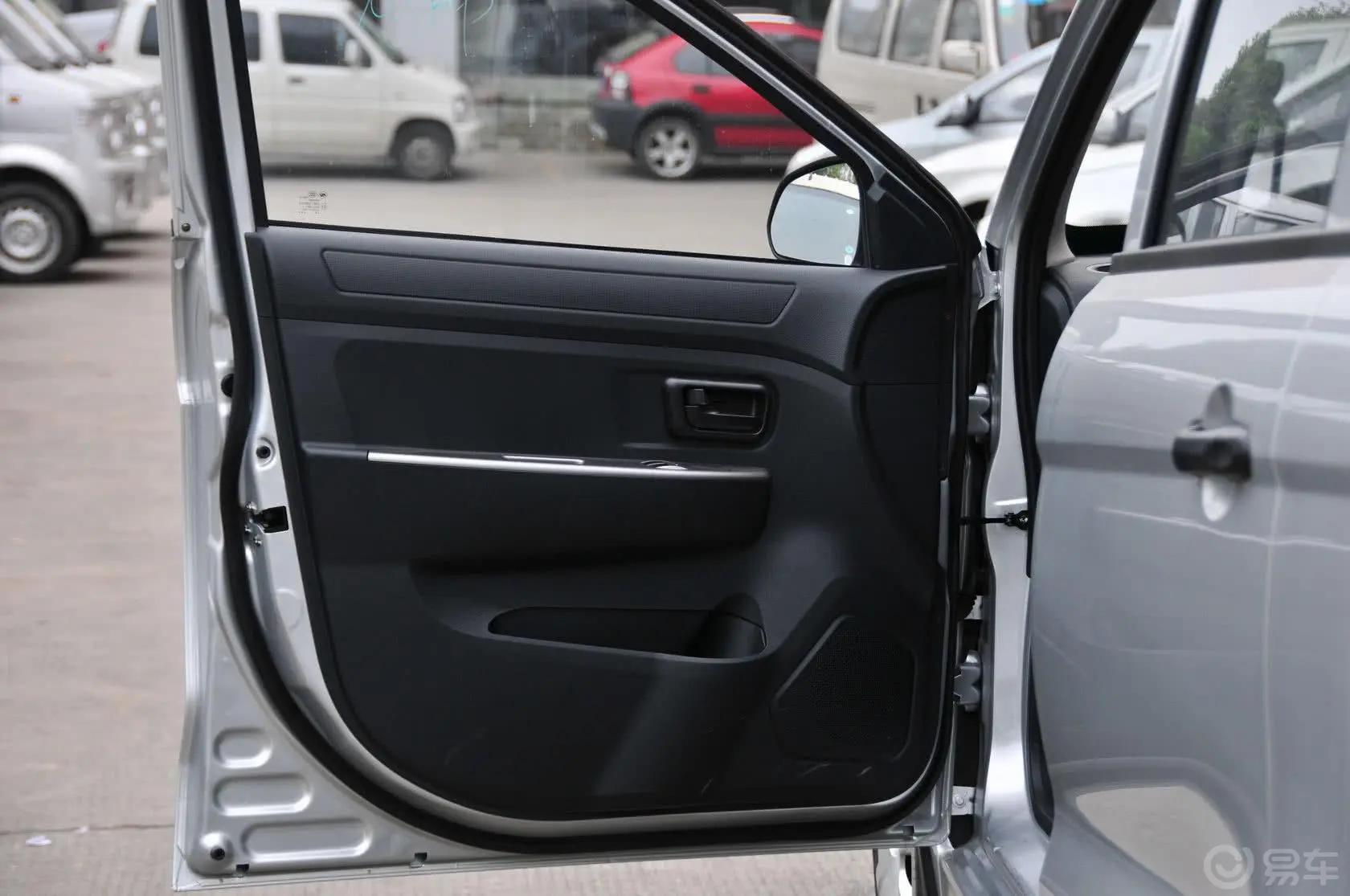 风光3301.5L 手动 基本型驾驶员侧车门内门板