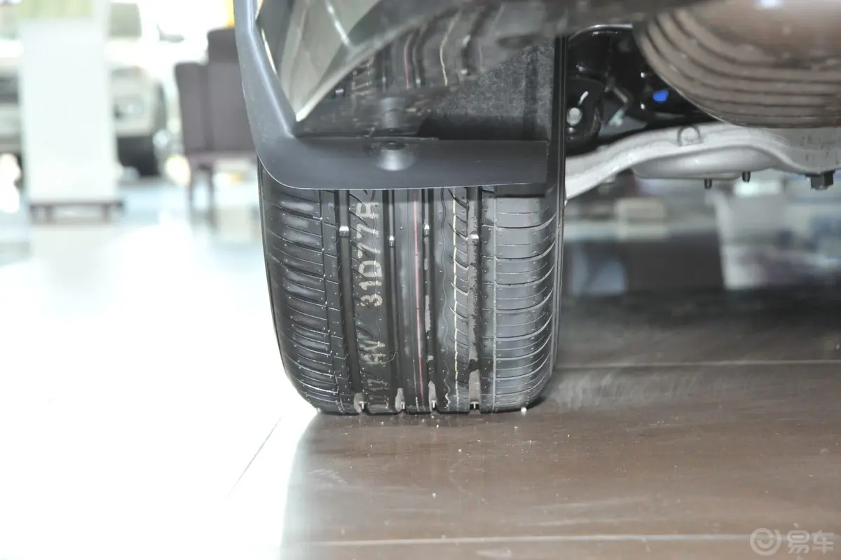 雅尊2.4L 自动 豪华版轮胎花纹