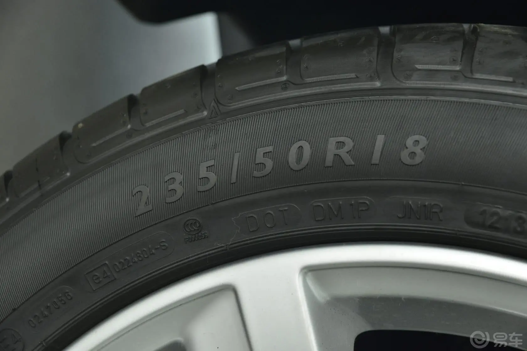 辉腾3.0L 行政型 汽油版轮胎规格