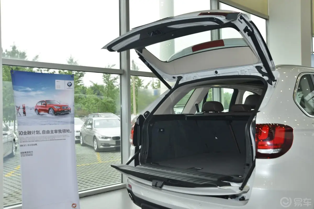 宝马X5(进口)xDrive35i 领先型行李厢开口范围