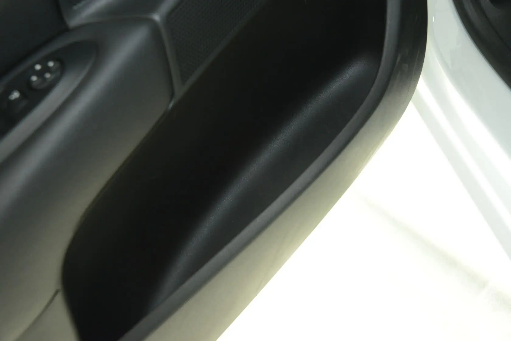 雪铁龙C4L1.8L 手动 智驱版劲享型驻车制动（手刹，电子，脚刹）