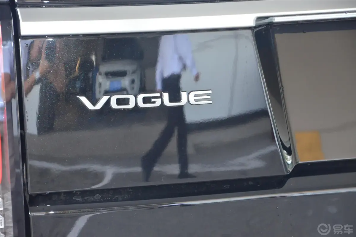揽胜改款 3.0L V6 SC Vogue尾标
