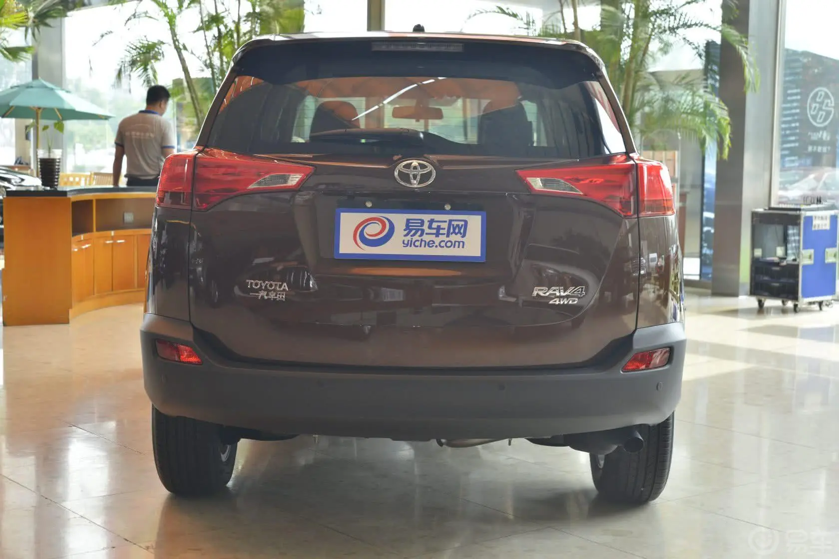 RAV4荣放2.0L CVT 新锐版正后水平