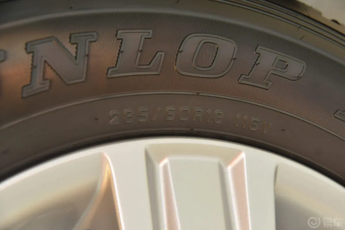 兰德酷路泽4.6L 手自一体 VX-R轮胎规格