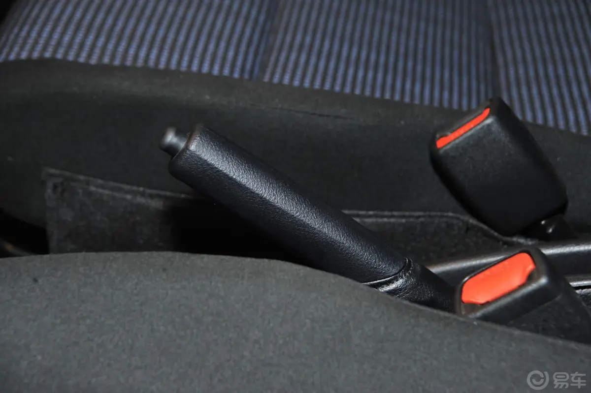 威驰1.3L 自动 智尚版驻车制动（手刹，电子，脚刹）