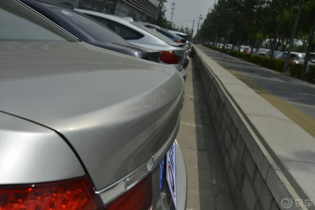 宝马7系730Li 豪华型外观