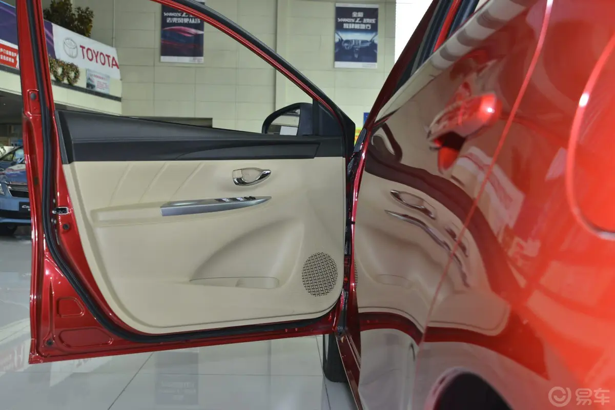 YARiS L 致炫1.5L 自动 锐动版驾驶员侧车门内门板