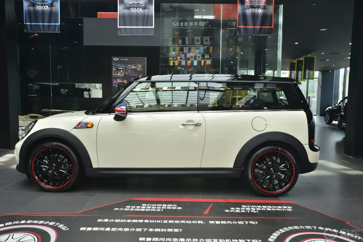 MINI CLUBMANCOOPER Fun正侧车头向左水平