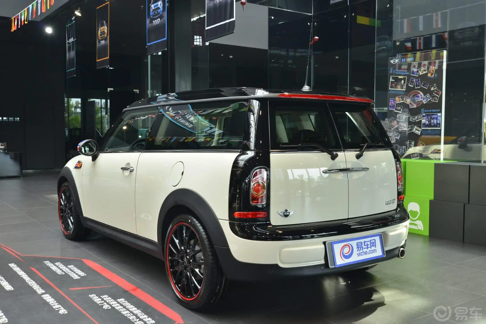 MINI CLUBMANCOOPER Fun侧后45度车头向左水平