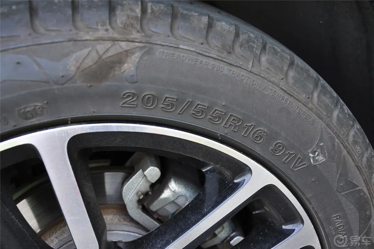 奔腾B501.6L 手动 尊贵型轮胎规格