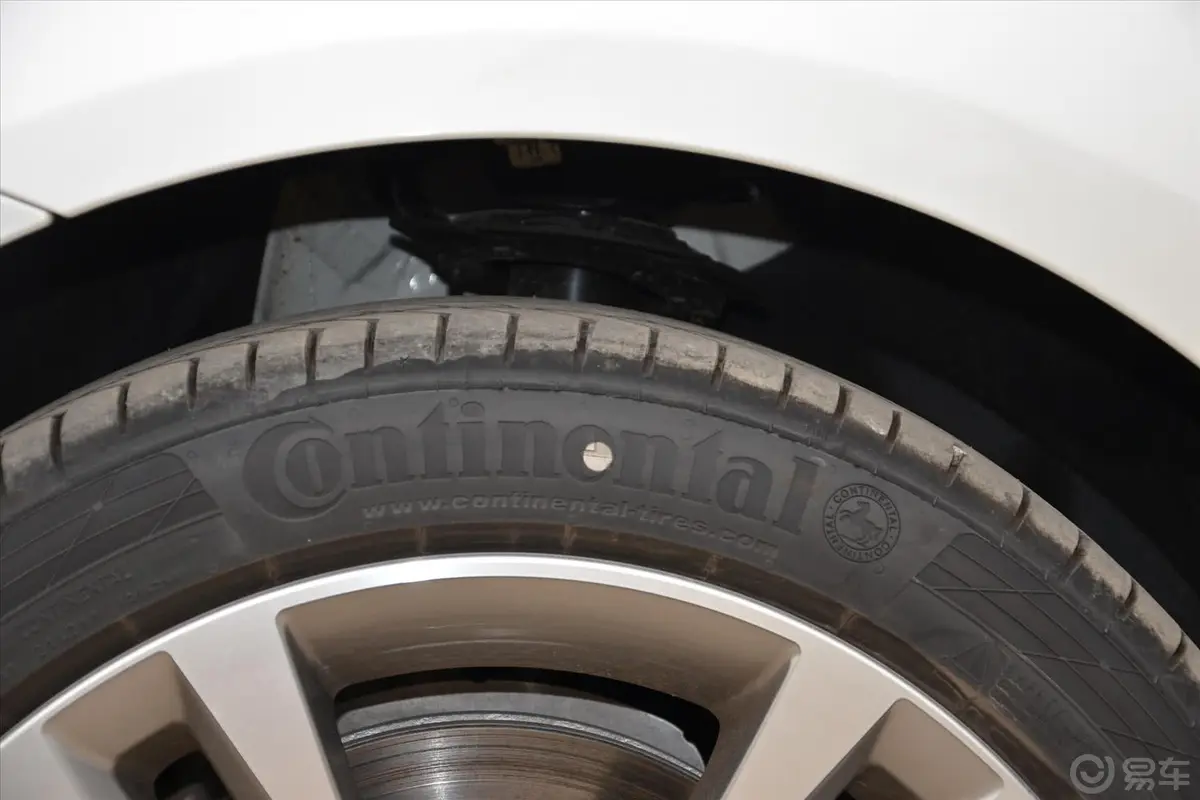宝马4系双门轿跑车 435i xDrive 运动设计套装轮胎规格