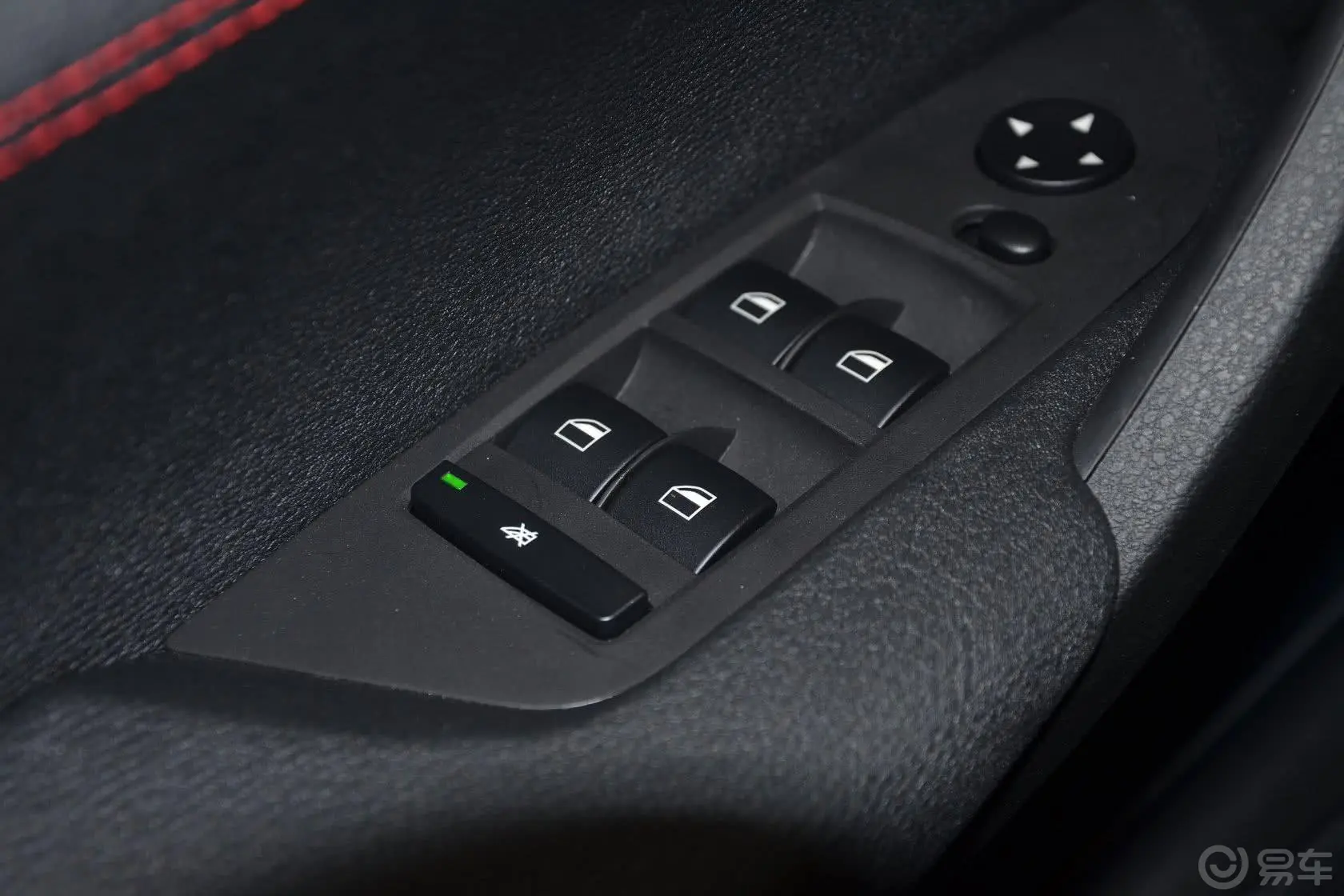 宝马X1sDrive20i 运动设计套装车窗升降键