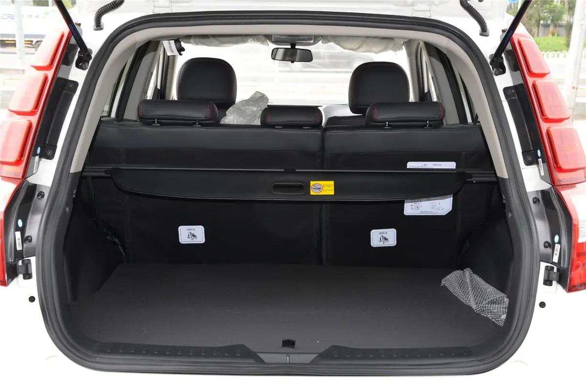 吉利GX72.0L 自动 尊贵型 国5行李箱空间