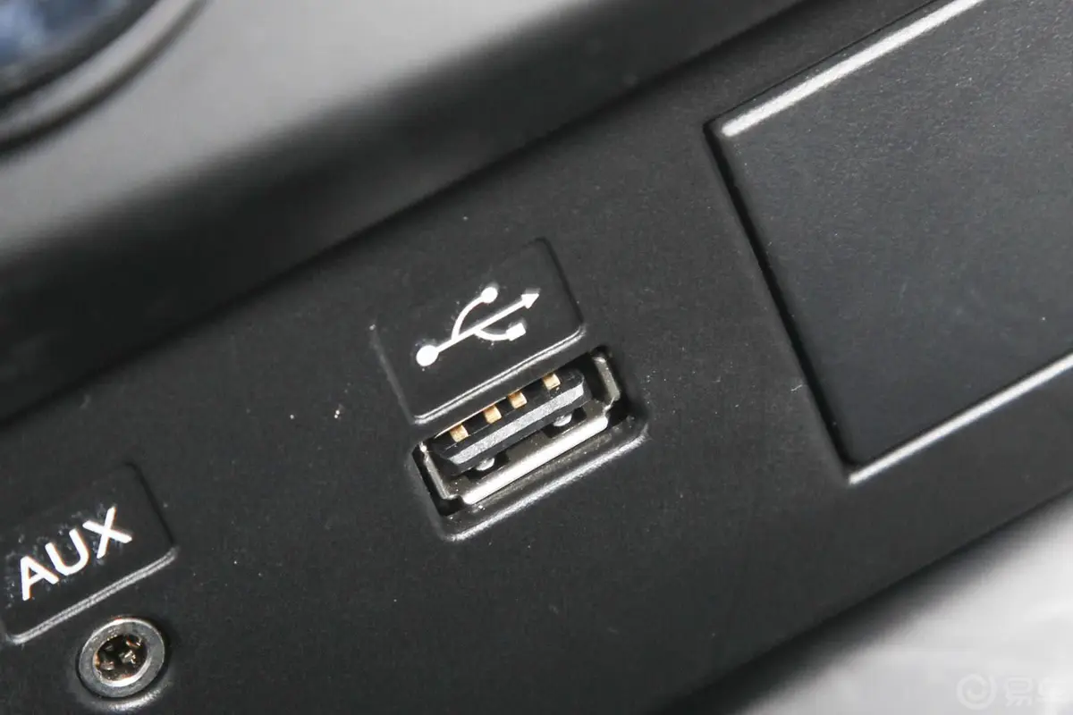 海马S72.0L 手动 智享版USB接口