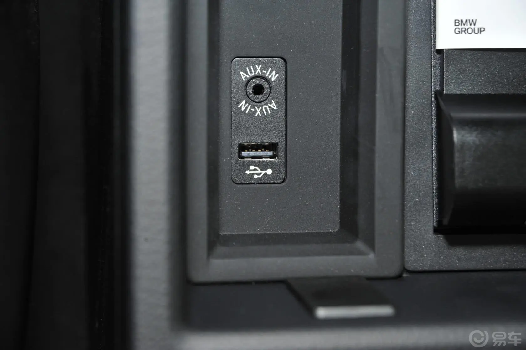 宝马4系敞篷轿跑车 435i 豪华设计套装USB接口