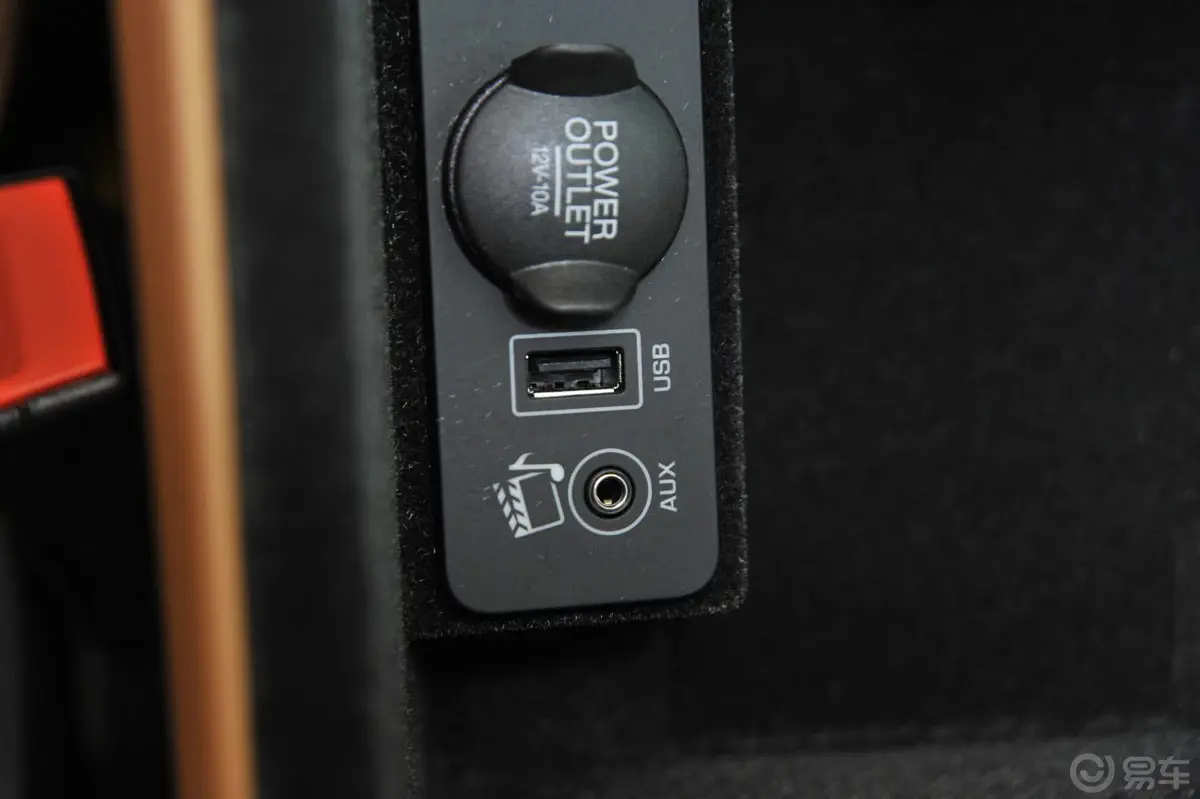 捷豹XF2.0T 奢华版USB接口