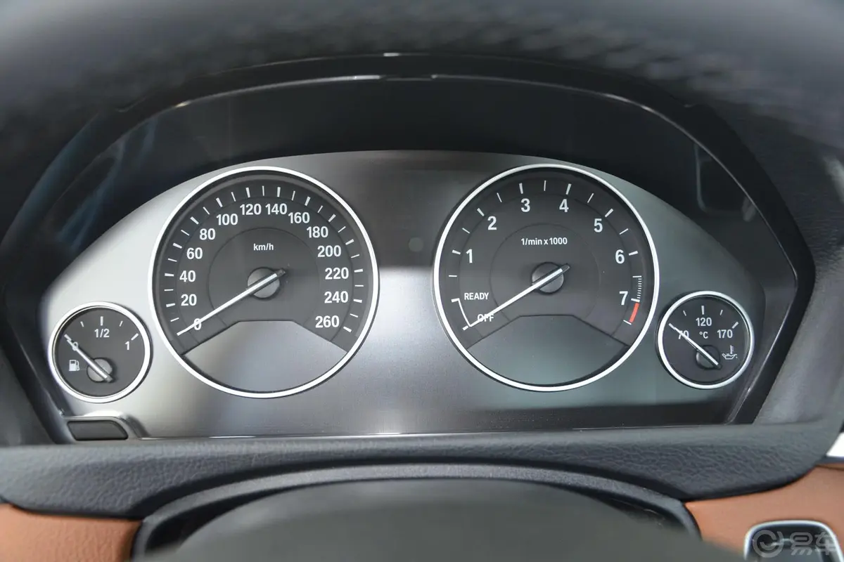 宝马4系双门轿跑车 428i xDrive 豪华设计套装仪表盘背光显示