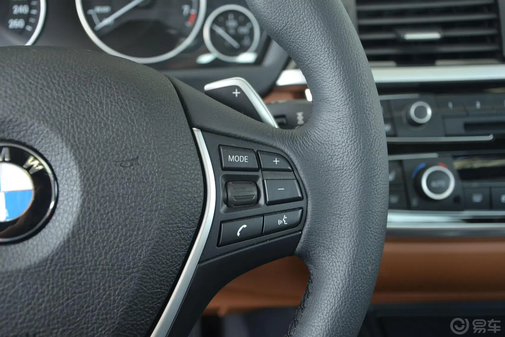 宝马4系双门轿跑车 428i xDrive 豪华设计套装方向盘功能键（右）