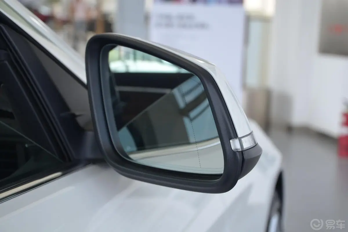 宝马4系双门轿跑车 428i xDrive 豪华设计套装后视镜镜面（后）