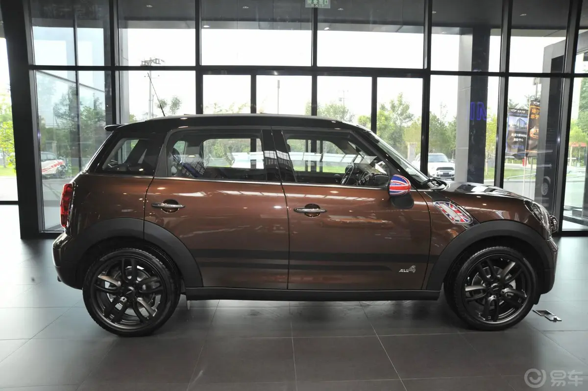 MINI COUNTRYMAN1.6T COOPER All 4 Excitement外观