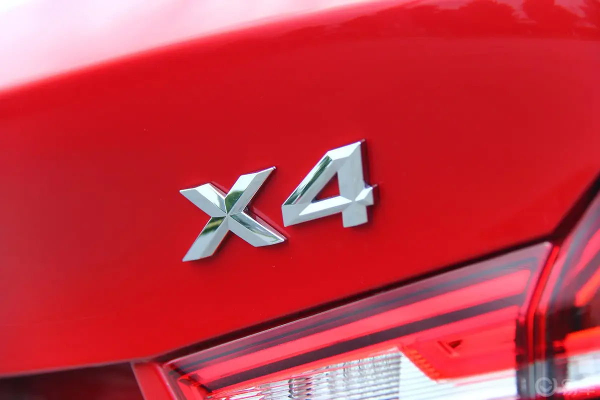 宝马X4xDrive35i M运动版尾标