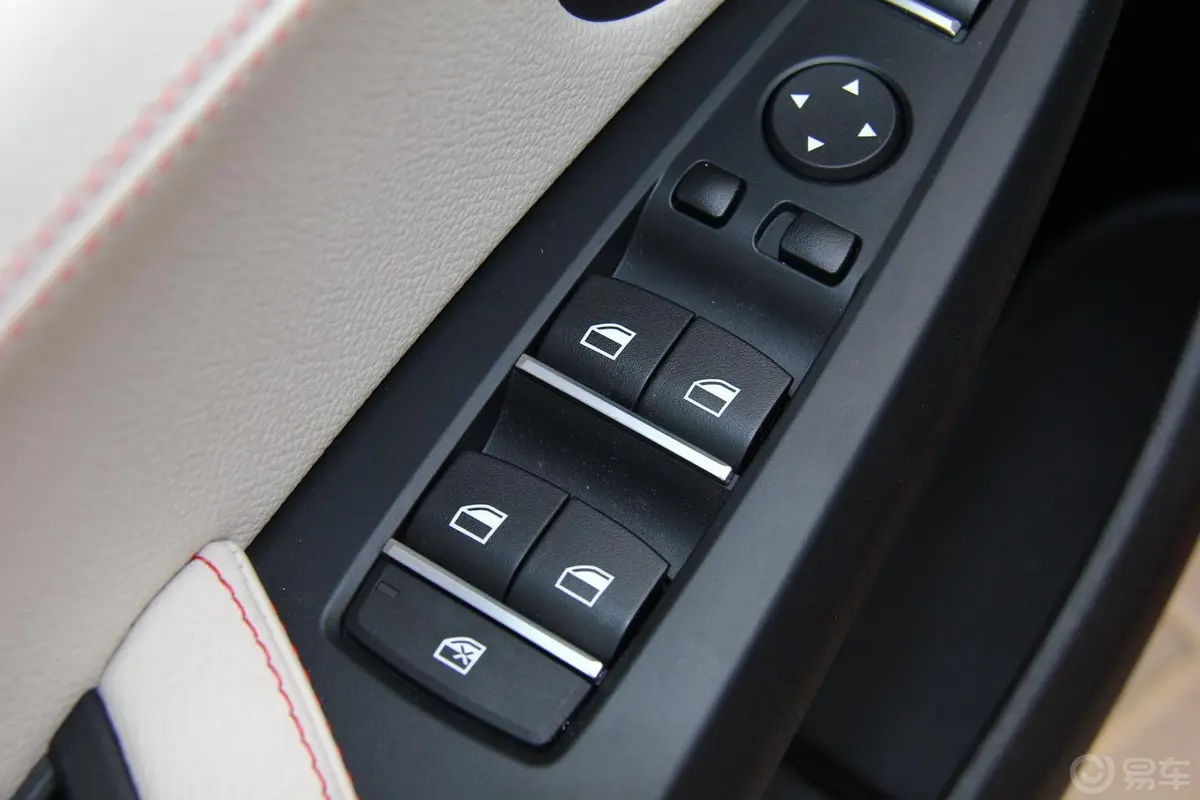 宝马X4xDrive35i M运动版车窗升降键