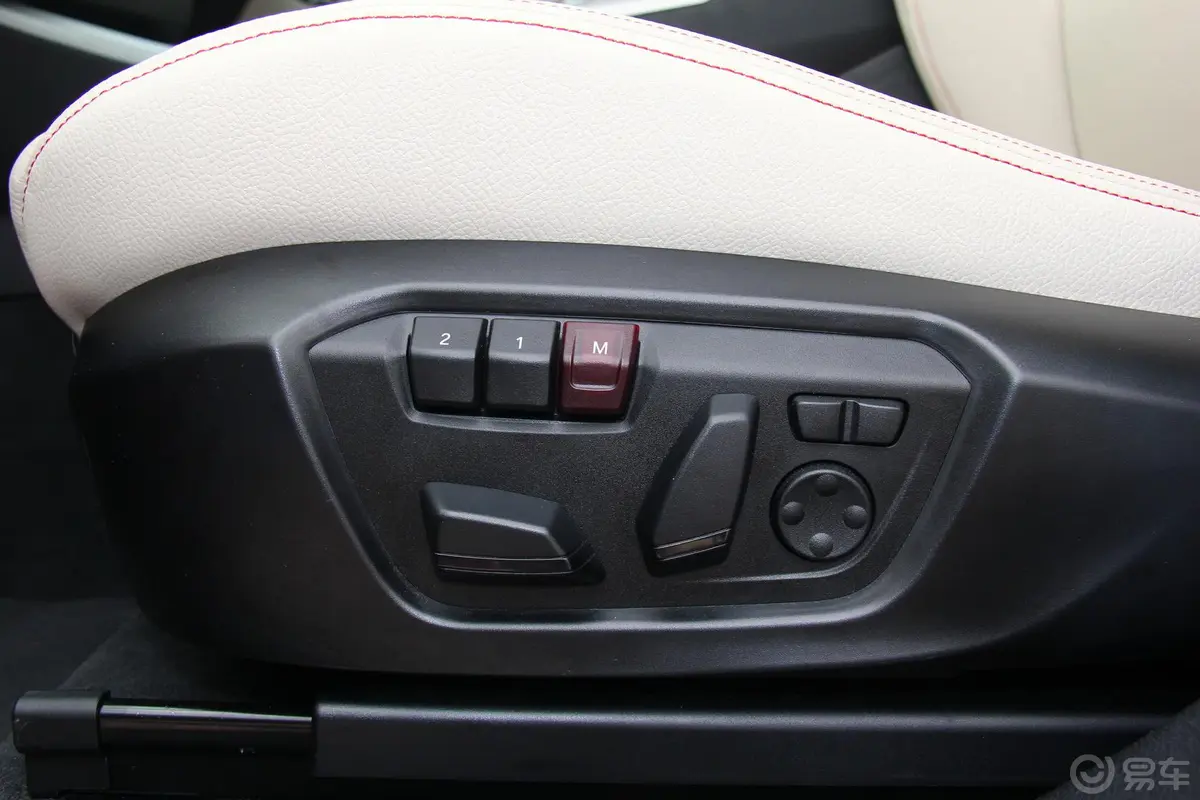宝马X4xDrive35i M运动版座椅调节键