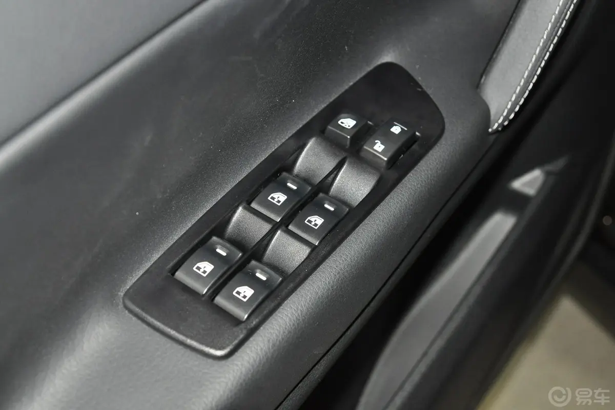 大7 SUV2.2T 自动 两驱 智慧型车窗升降键