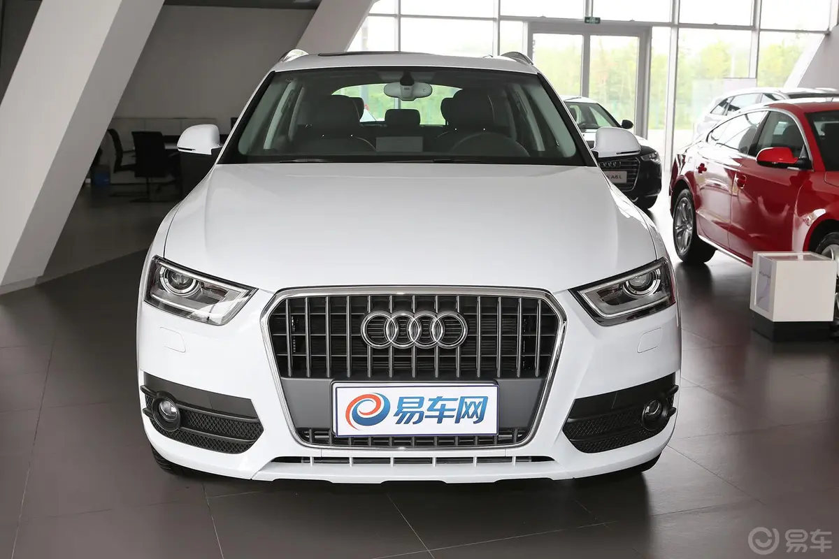 奥迪Q335TFSI 舒适型正前水平