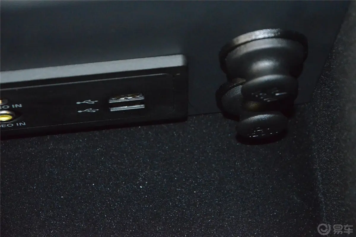 英菲尼迪Q502.0T 舒适版USB接口