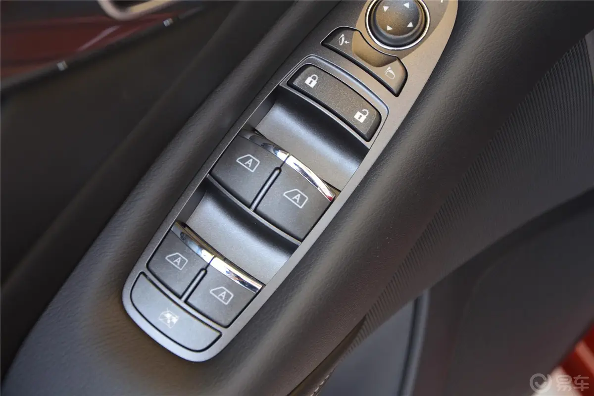 英菲尼迪Q502.0T 舒适版车窗升降键