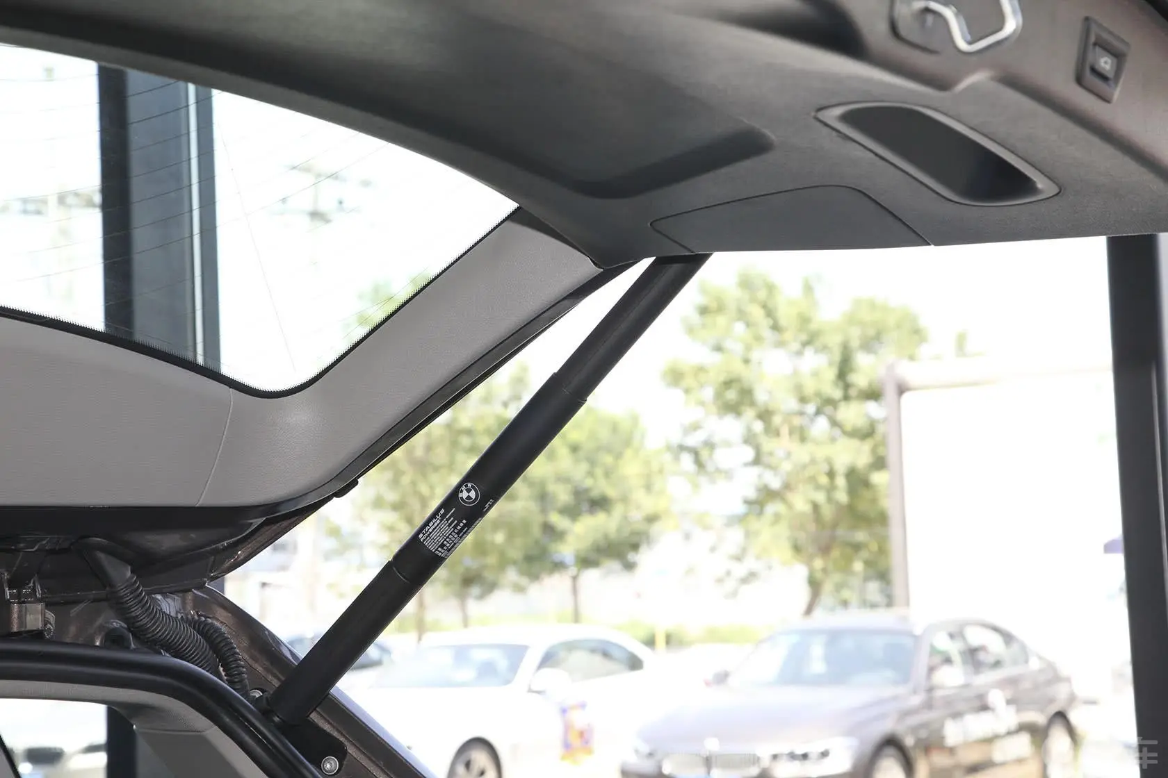 宝马X3(进口)改款 xDrive28i 领先型行李厢支撑杆