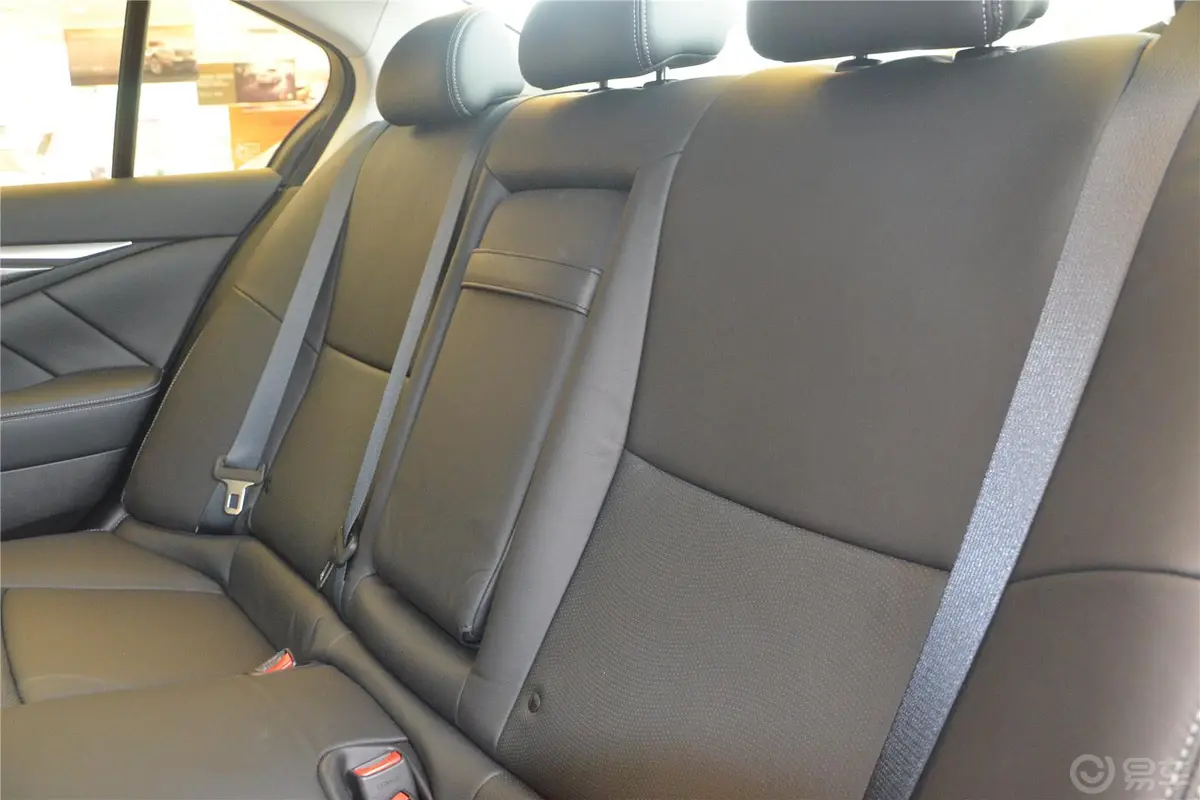 英菲尼迪Q502.0T 舒适版后排座椅