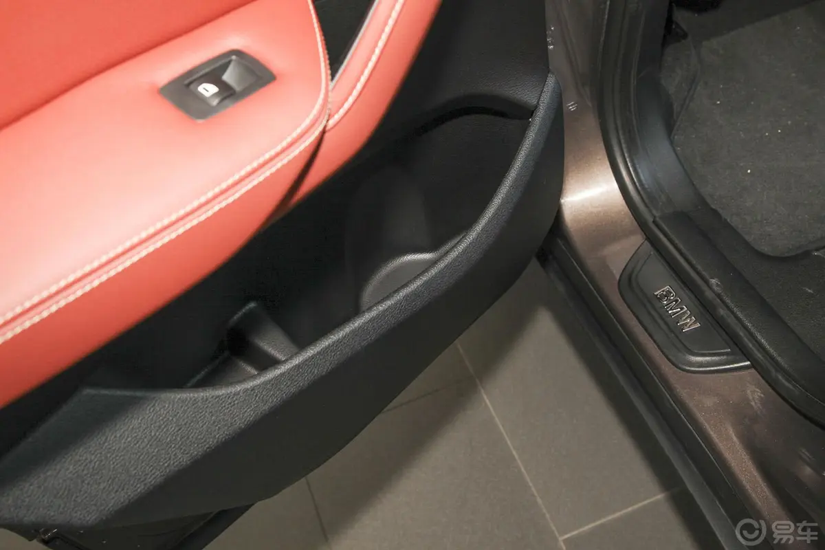 宝马X3(进口)改款 xDrive28i 领先型驾驶员门储物盒