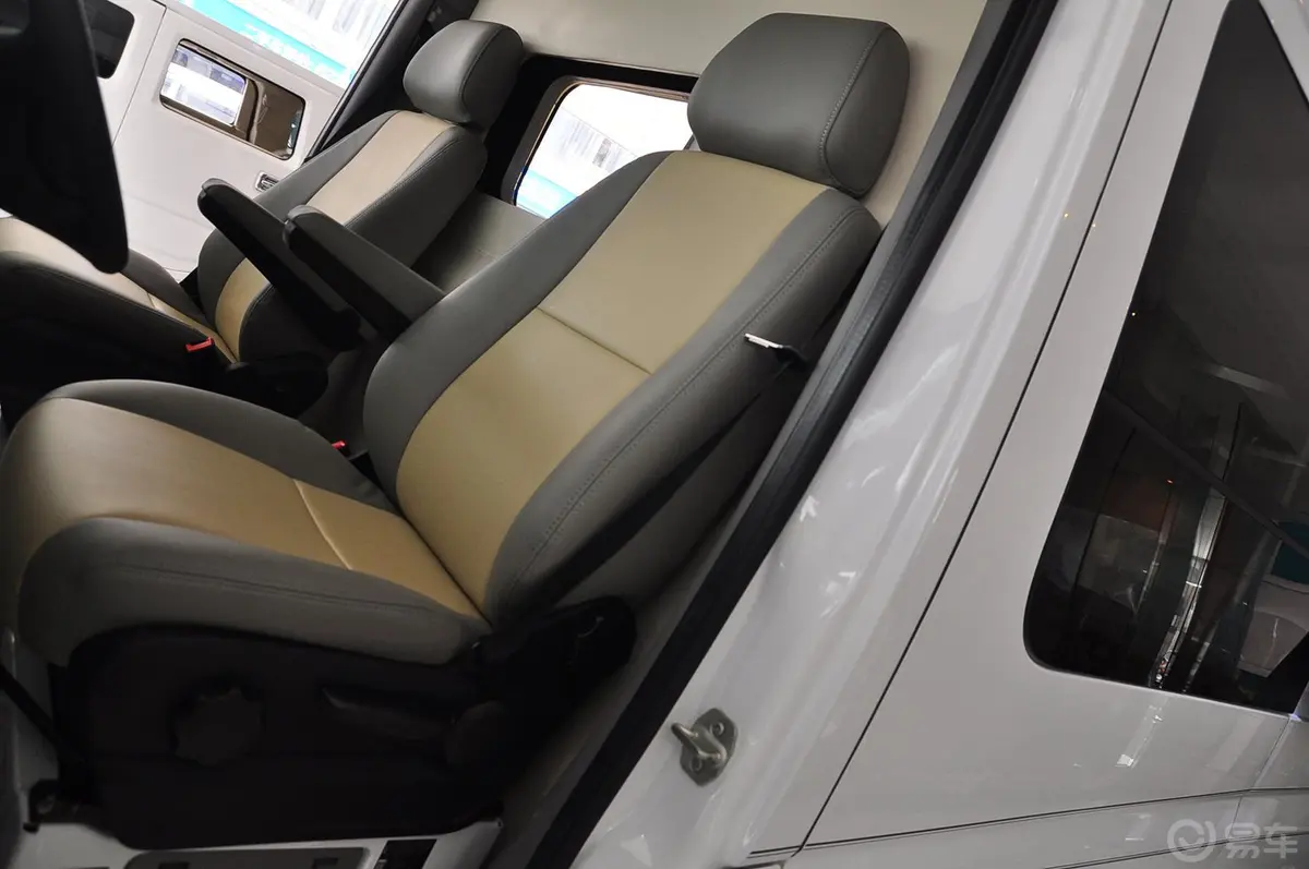 科瑞斯的斯宾特3.0T 白金版奔驰斯宾特7座驾驶员座椅