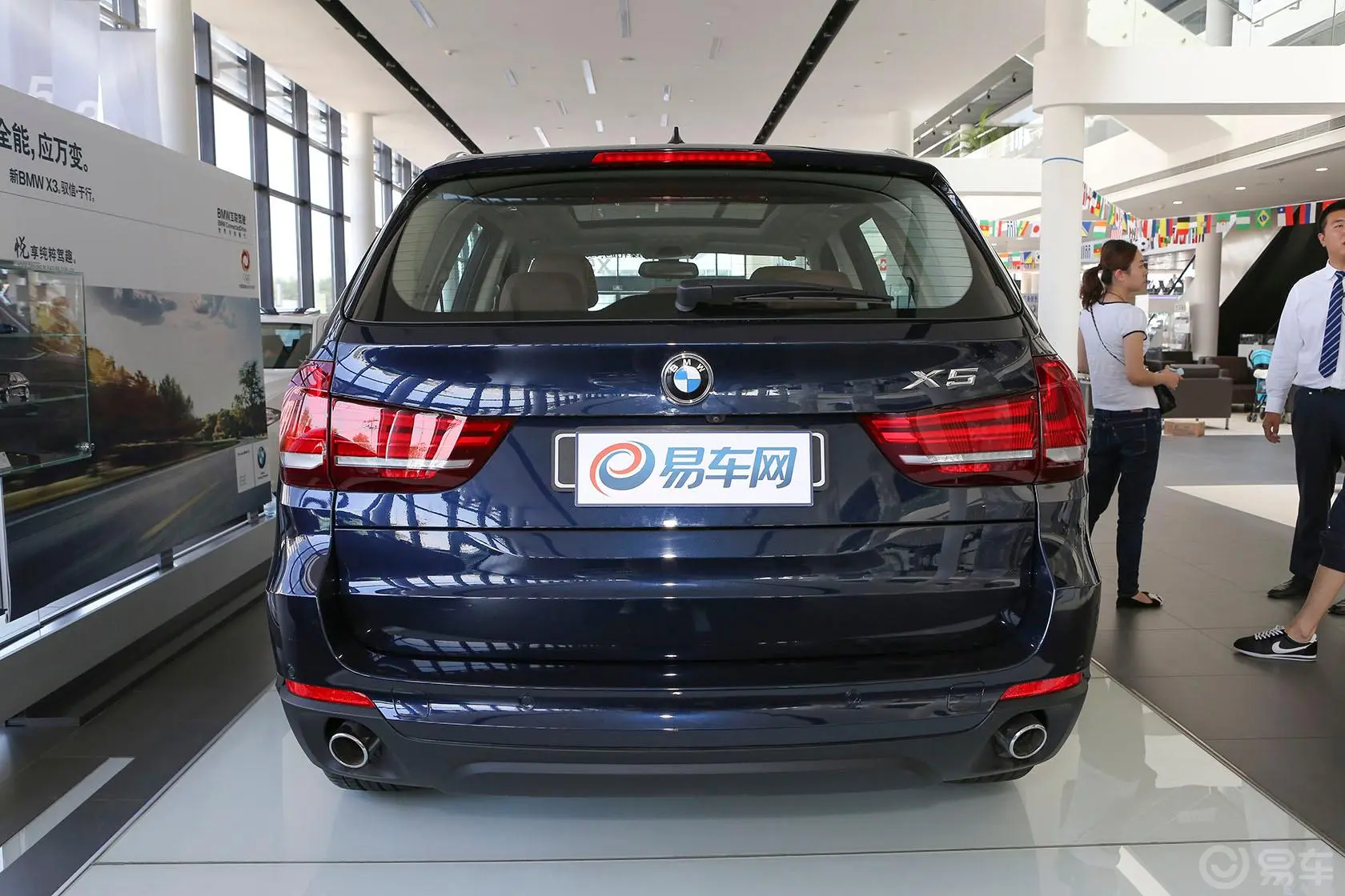 宝马X5(进口)xDrive35i 领先型正后水平