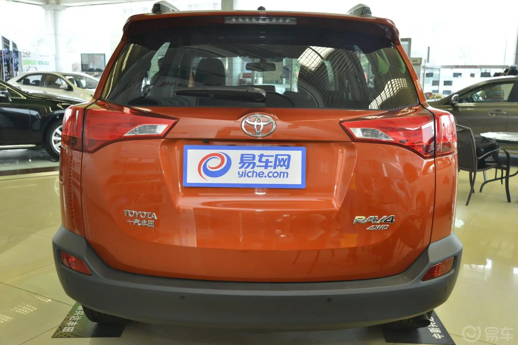 RAV4荣放2.5L 手自一体 豪华版正后水平