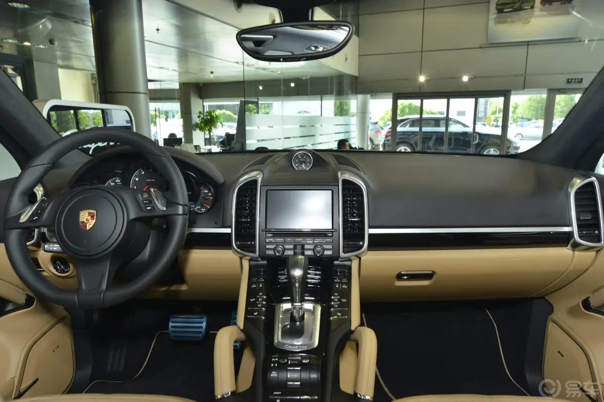 CayenneCayenne Platinum Edition 3.0T驾驶员侧车门内门板