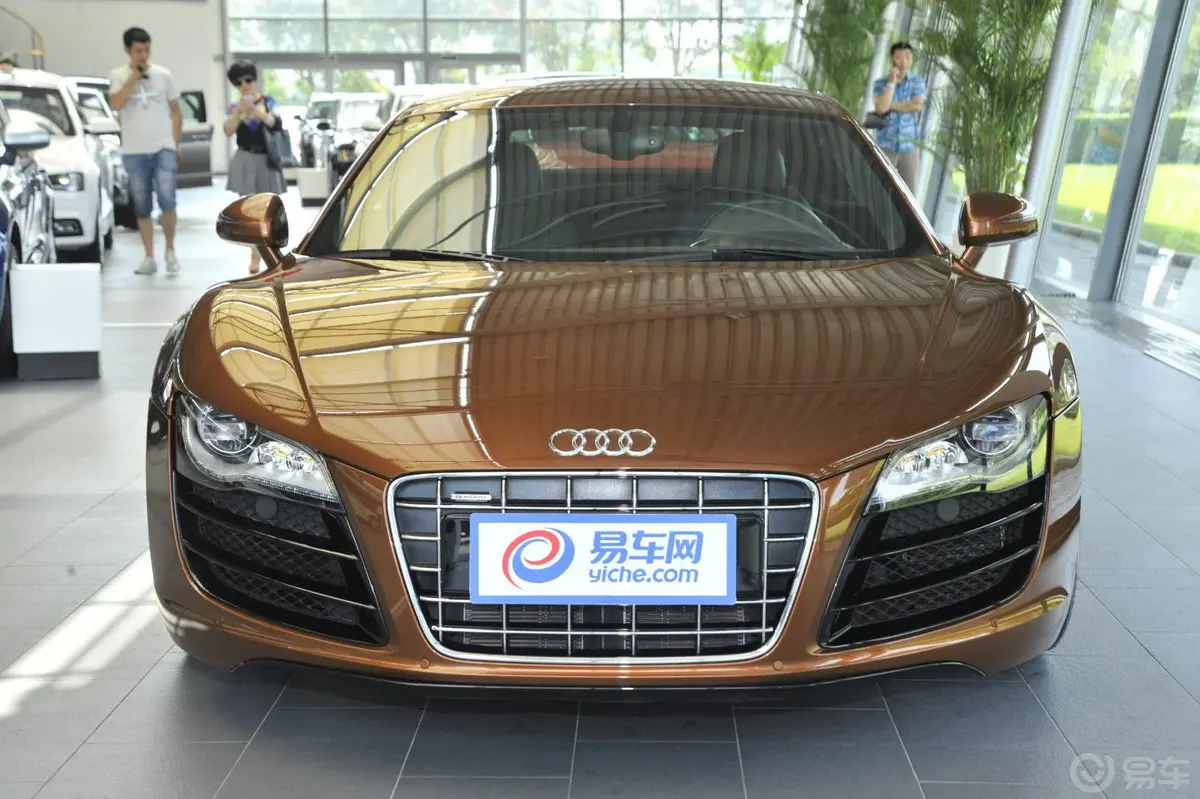 奥迪R8Coupe 5.2 FSI quattro正前水平