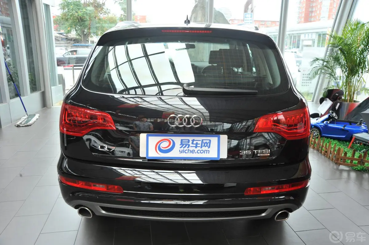 奥迪Q735 TFSI quattro 运动型正后水平