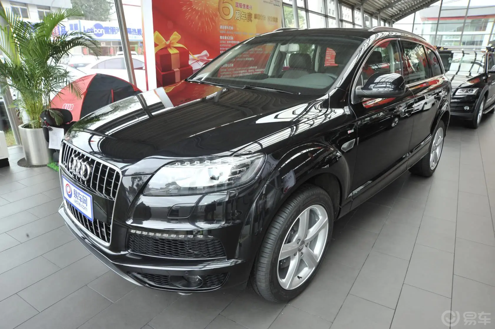 奥迪Q735 TFSI quattro 运动型侧前45度车头向左水平