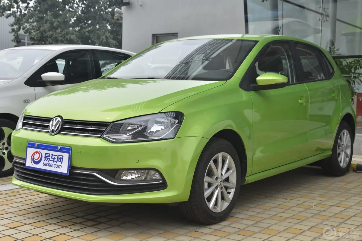 Polo1.6L 自动 豪华版侧前45度车头向左水平