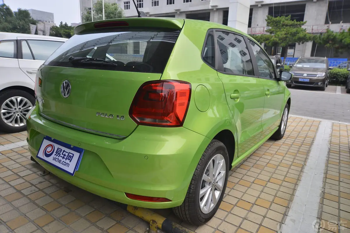 Polo1.6L 自动 豪华版侧后45度车头向右水平