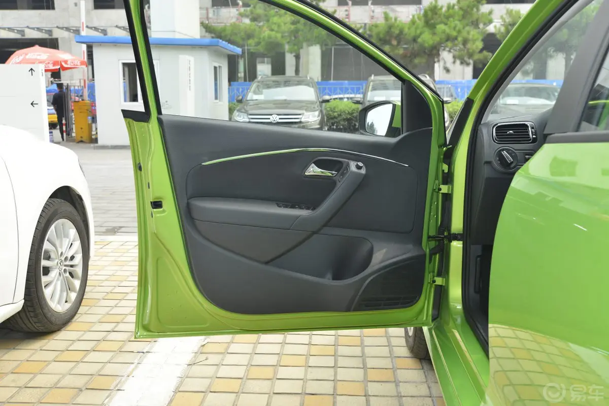 Polo1.6L 自动 豪华版驾驶员侧车门内门板