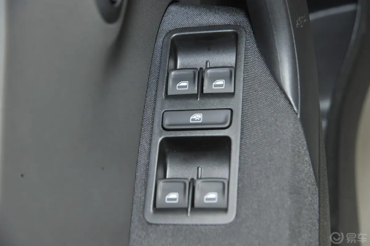 PoloCross 1.6L 手动车窗升降键