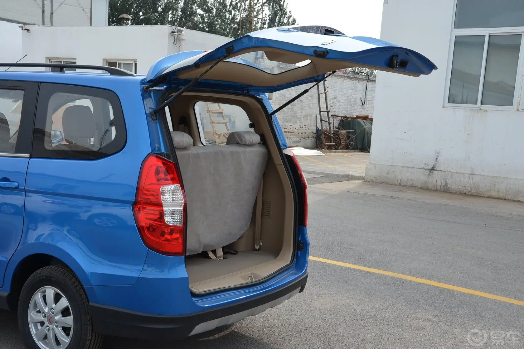 五菱宏光S1.5L S 手动 舒适型行李厢开口范围
