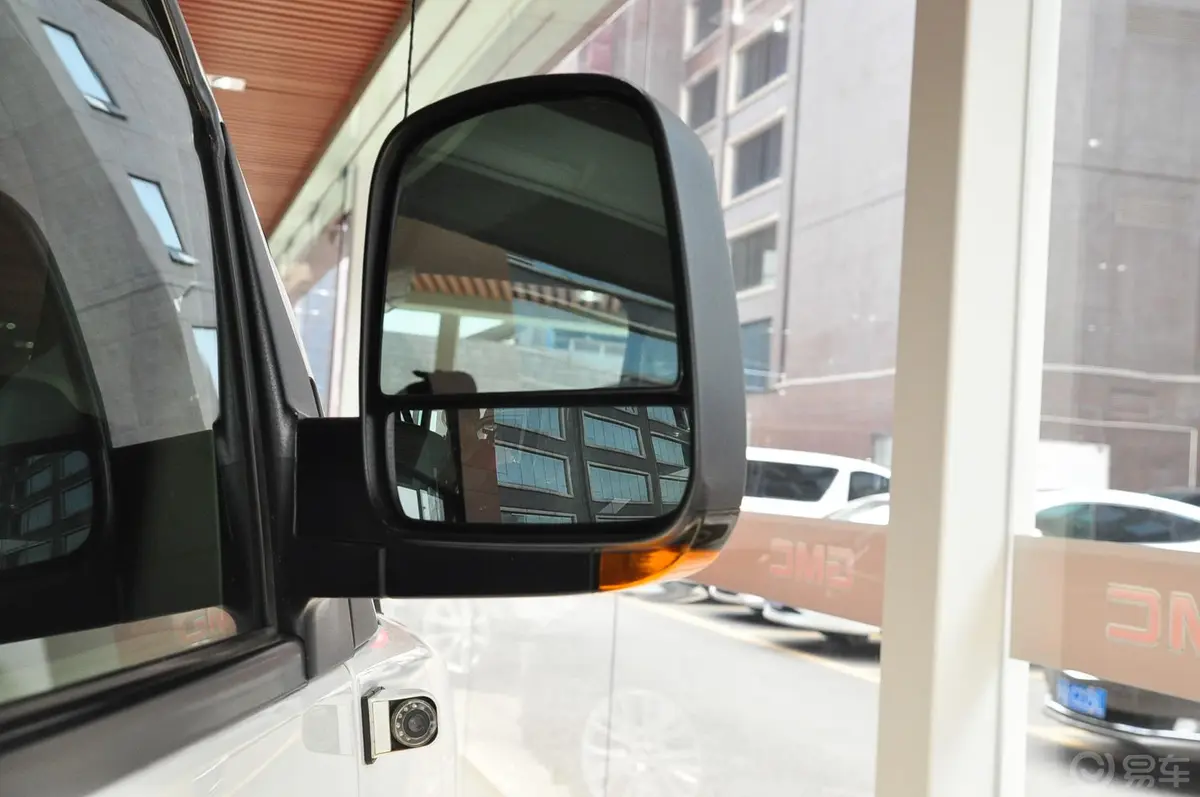 科瑞斯的GMC商务之星白金版GMC商务车后视镜镜面（后）