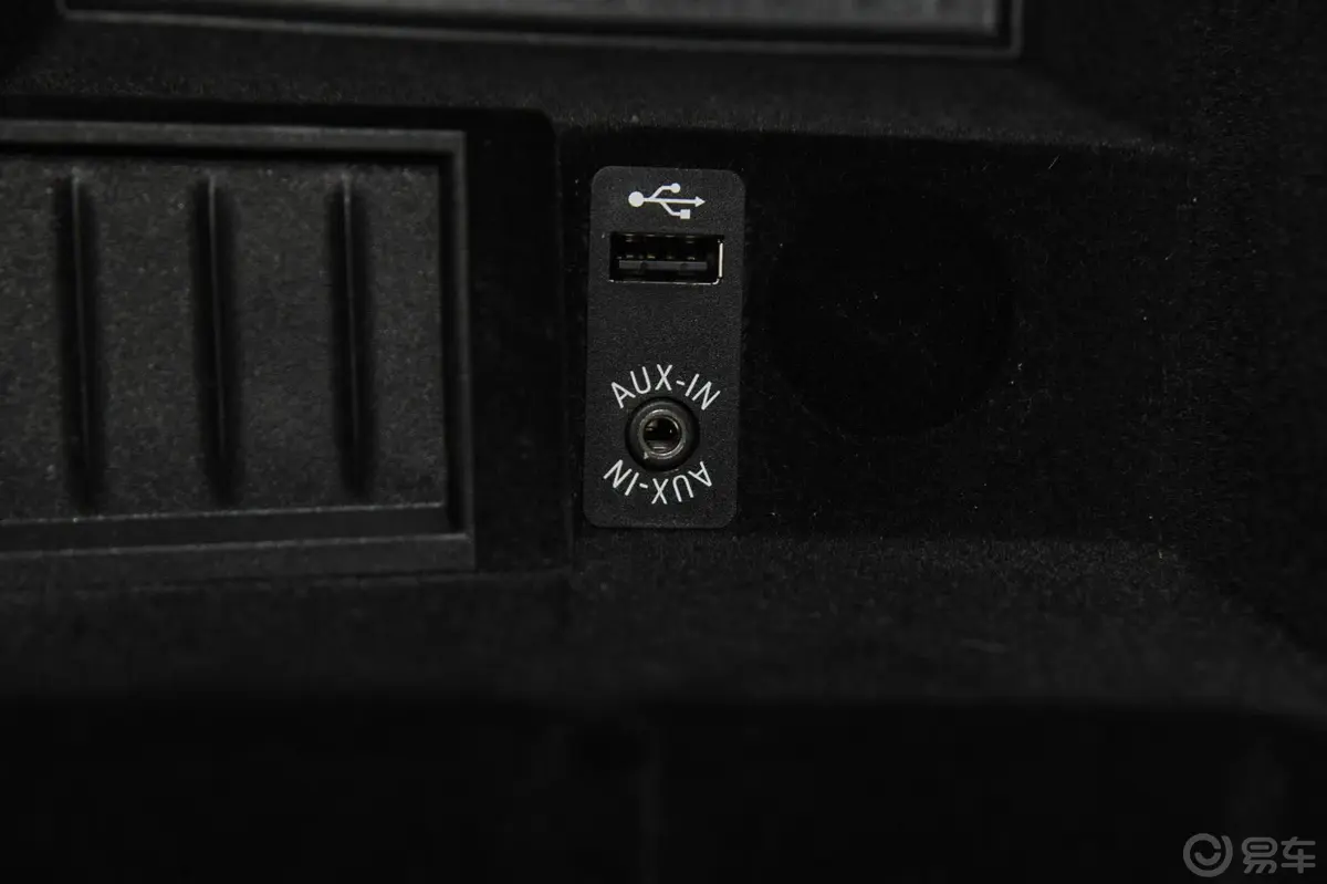 宝马5系(进口)535i xDrive M运动型AUX接口